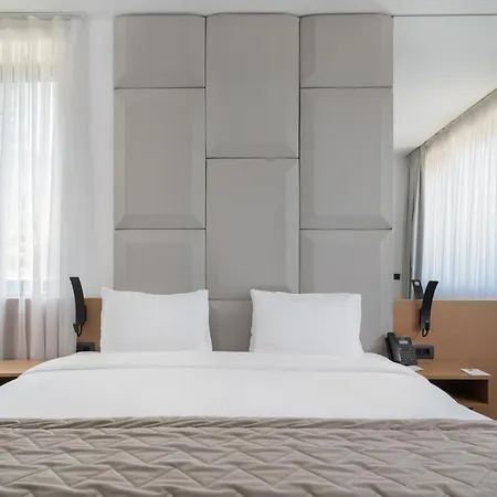 Mona Plaza 4* Bělehrad